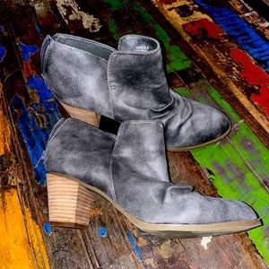 Report Gray Booties 9.5